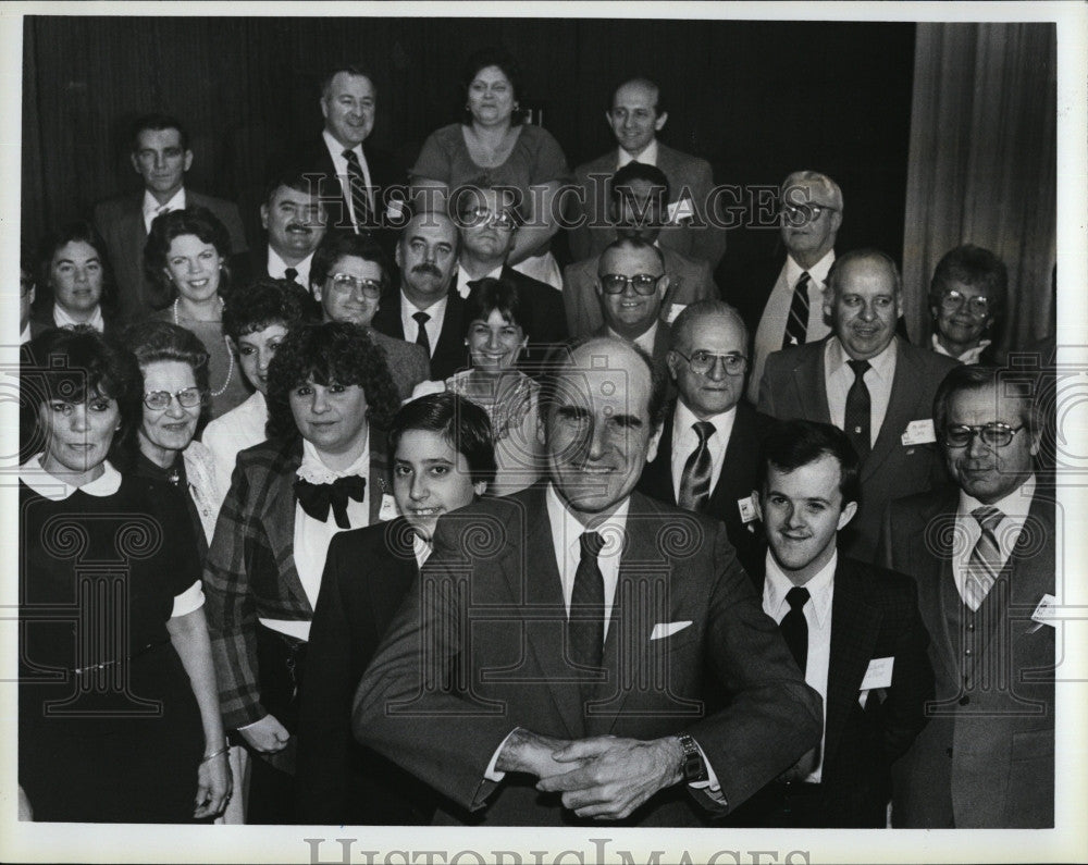 1985 Press Photo Dr. Henry Heimlich with 53 Life Savers Choking - Historic Images