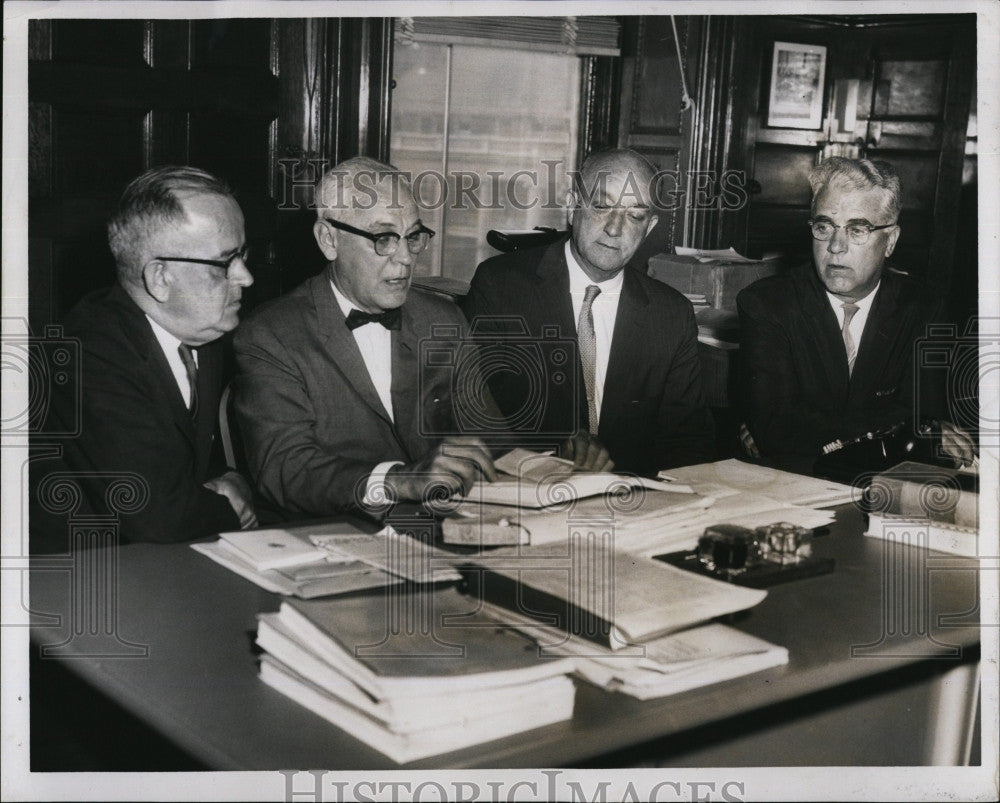 1961 Press Photo Norfolk Police Chief William Ferrazzi DA Myron Lane Hector - Historic Images