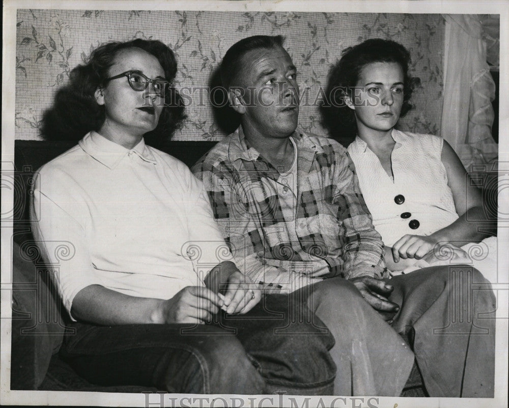 1957 Press Photo Family Held Hostage Marie Kuusela Oiva Mildred Makinen - Historic Images