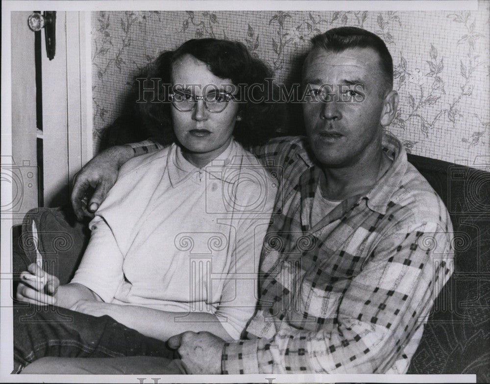 1957 Press Photo Kuusela Family Held Hostage By Richard Bearce - Historic Images