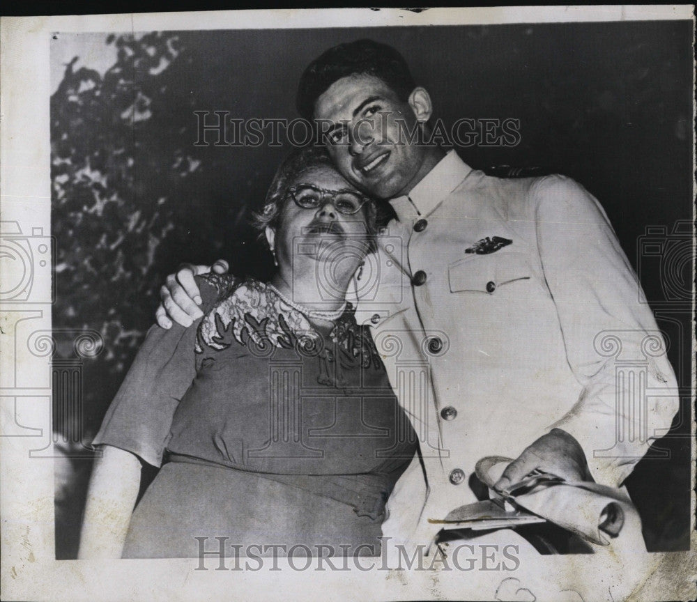 1955 Press Photo Mrs. Deborah Landy with Graduated Son Eugene - Historic Images