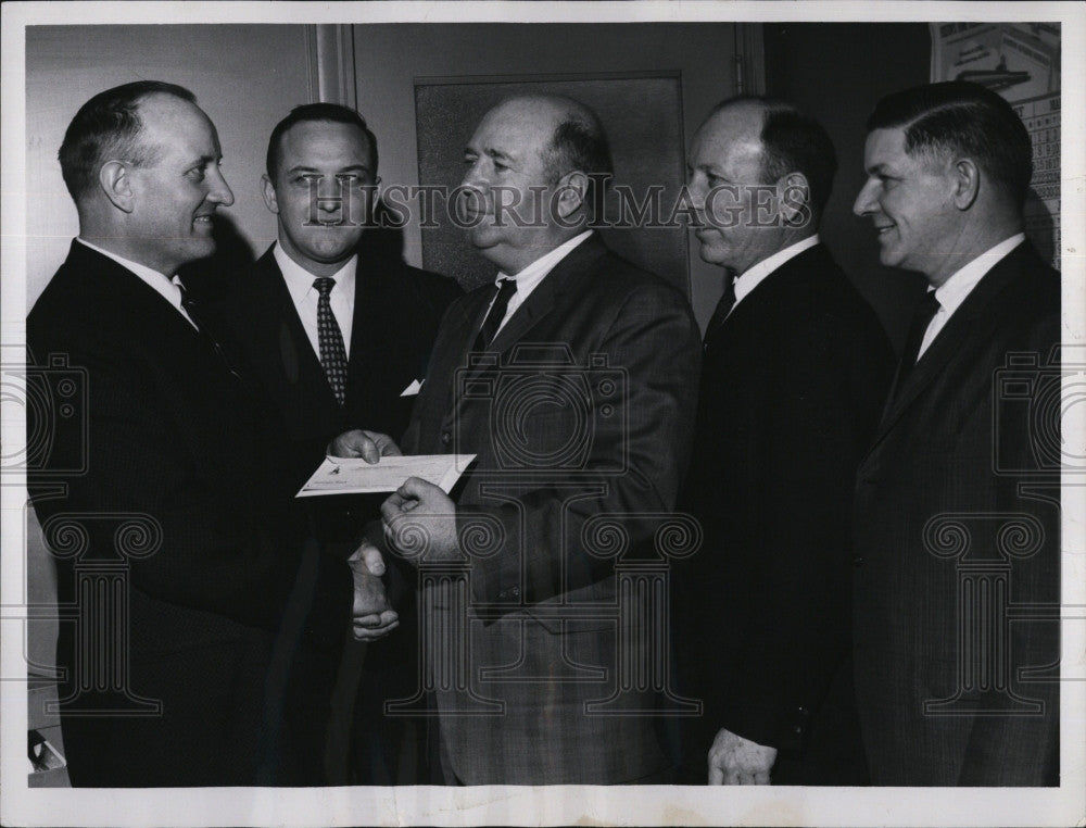 1954 Press Photo Richard Lamere,John J. Tobin At Plumbers Local Union No.12 - Historic Images