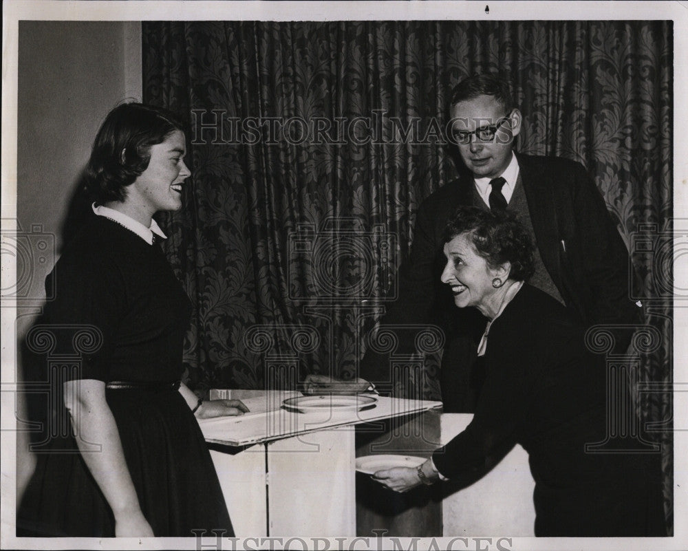 1957 Press Photo Mrs. Achibald McColl,Mrs. Arthur Lyons &amp; Archibald McColl - Historic Images