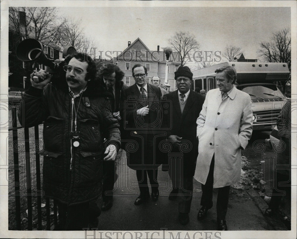 1975 Press Photo Francis Keppel Charles Willie Edward McCormack Hyde Park High - Historic Images