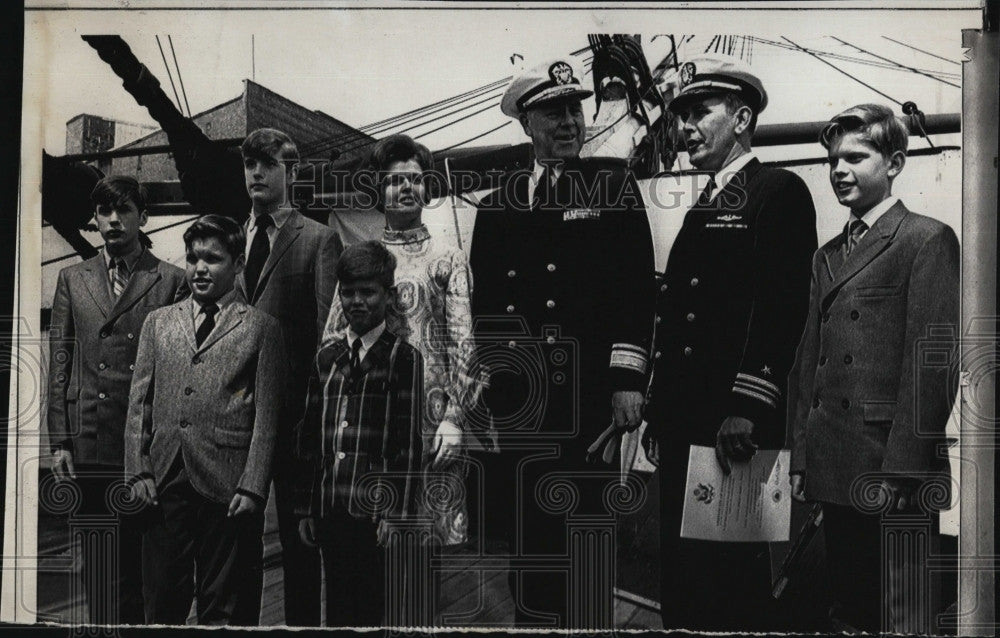 1970 Press Photo Lieut. Cmdr. Raymond McCoole Navy Rear Adm. Joseph Wylie Boston - Historic Images