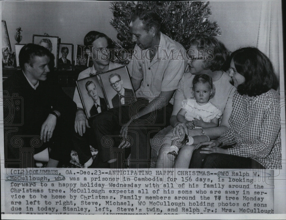 1958 Press Photo Ralph McCullough, Former Cambodian Prisoner at Home With Family - Historic Images