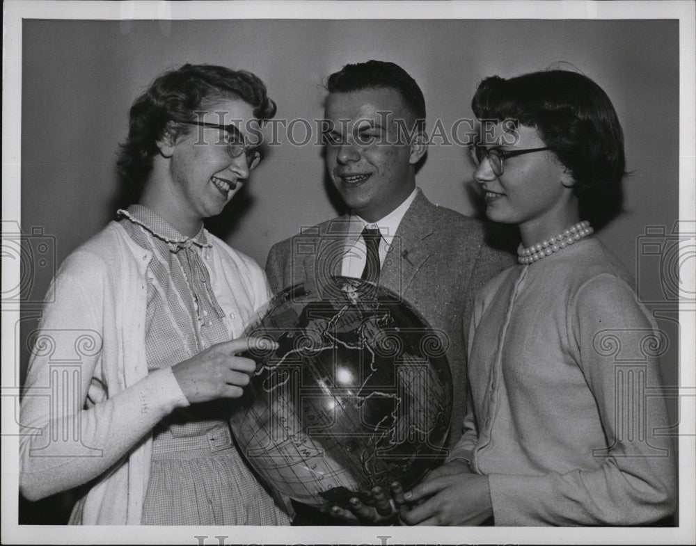 1956 Press Photo Margey McCullough, Johnson, Margaret Milligan Haystack Meeting - Historic Images