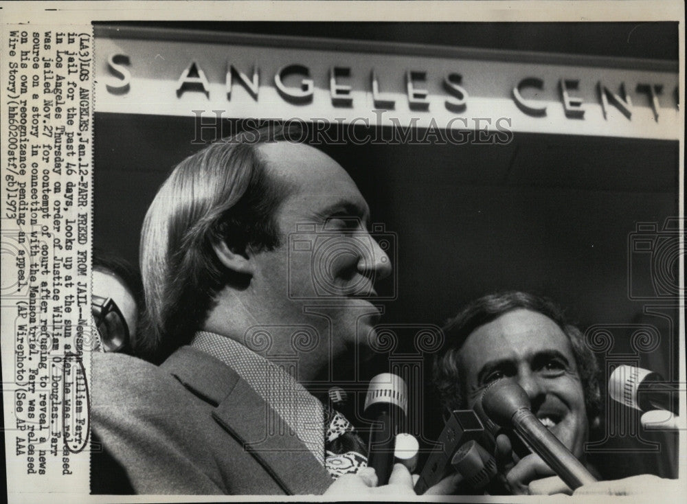 1973 Press Photo newsman William Farr released after jailed, contempt of court - Historic Images