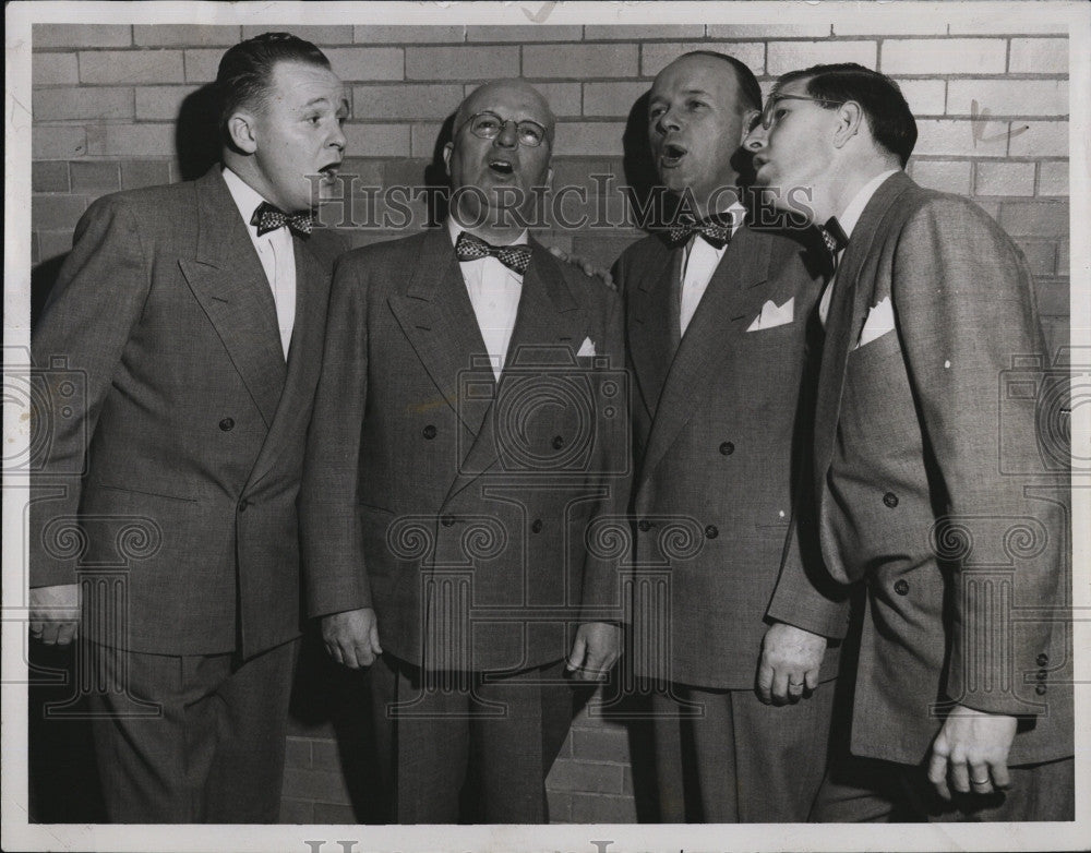 1950 Press Photo barbershop quartet The Mellowstones warming up - Historic Images