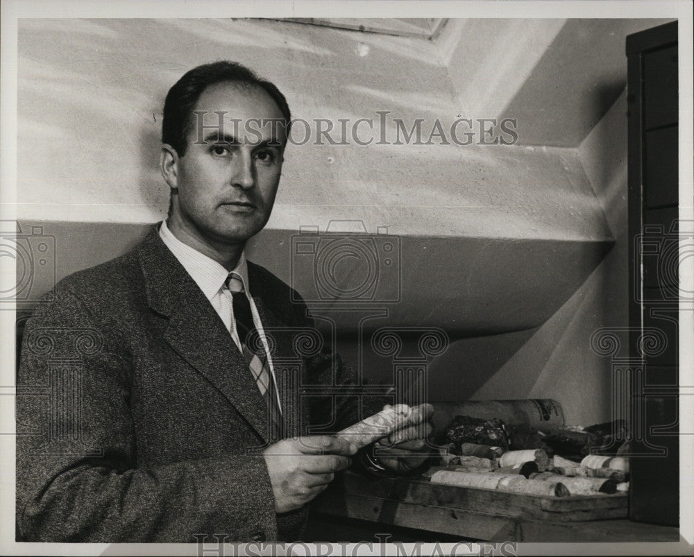 1957 Press Photo Dr. Oswald C. Farquhar of UMass - Historic Images