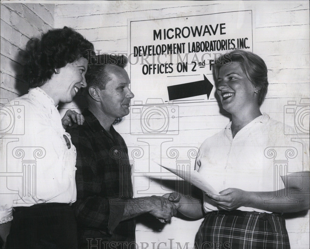 1961 Press Photo Wilma Bigley Gets Job at Microwave Development Laboratory - Historic Images