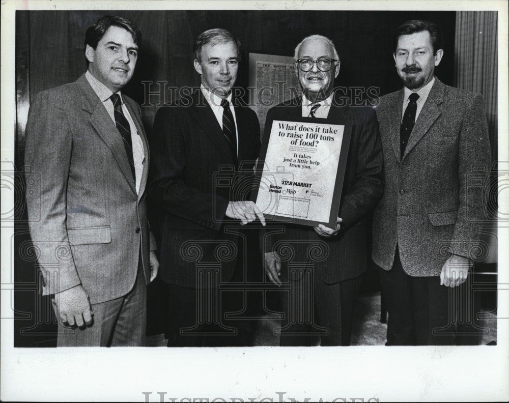 1987 Press Photo Pat Purcell during Boston Herald promotion - Historic Images