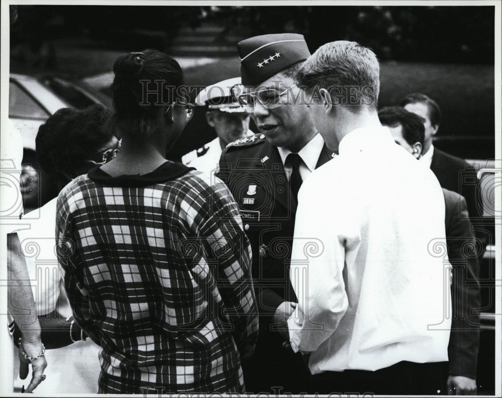 1993 Press Photo General Colin Powell Students Medford Magnet School - Historic Images