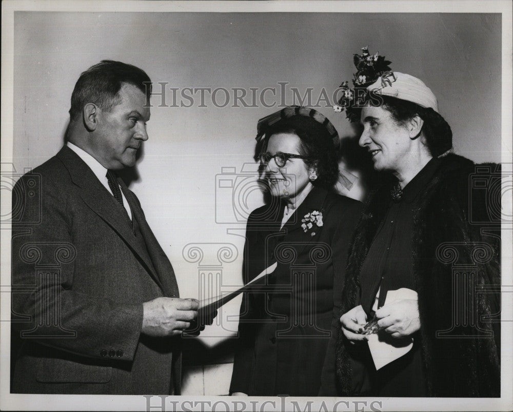 1950 Press Photo Boston Teachers Club James Power Marion Gilman Alice Lanigan - Historic Images