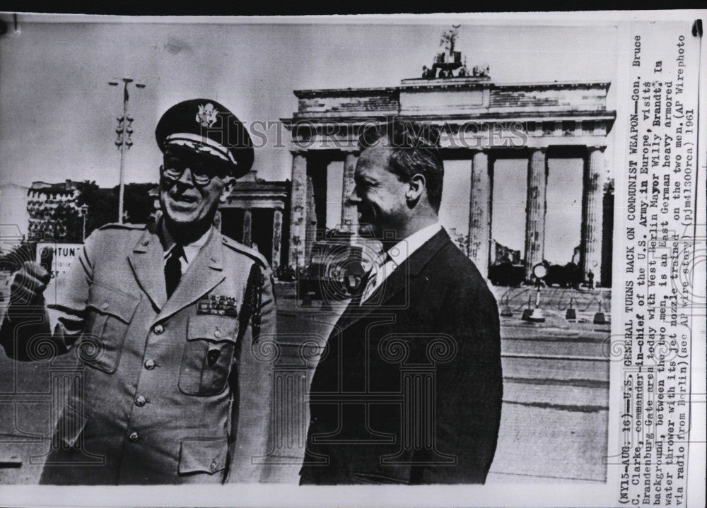 1961 Press Photo General Bruce Clarke West Berlin Mayor Willy Brandt Brandenburg - Historic Images