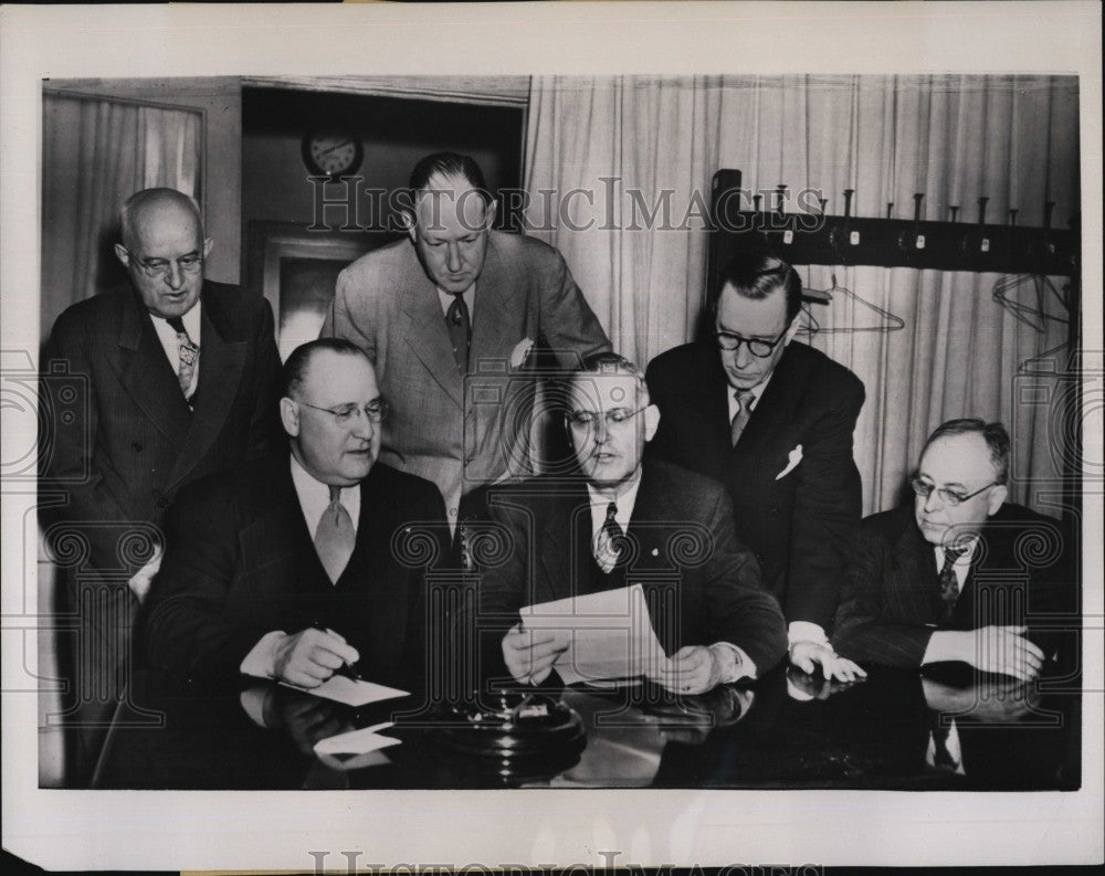 1951 Press Photo Non-Operating Railroad Union Contract Dispute John Steelman - Historic Images