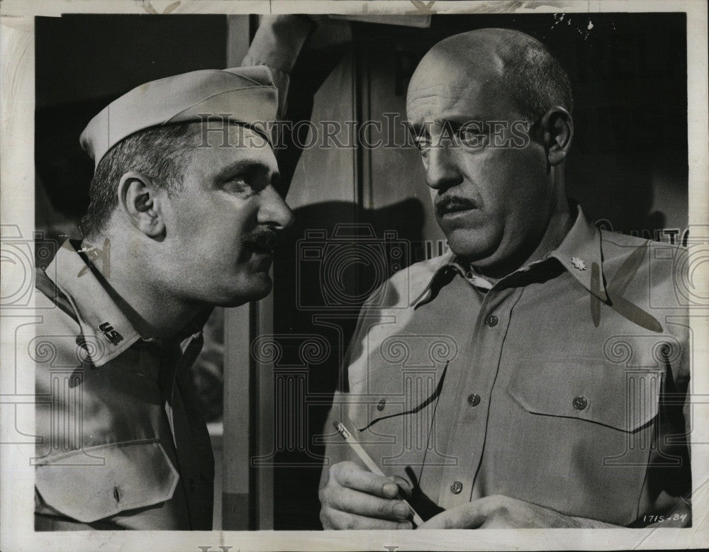 1958 Press Photo Actor Keenan Wynn, Fred Clark in "Don't Go Near the Water" - Historic Images