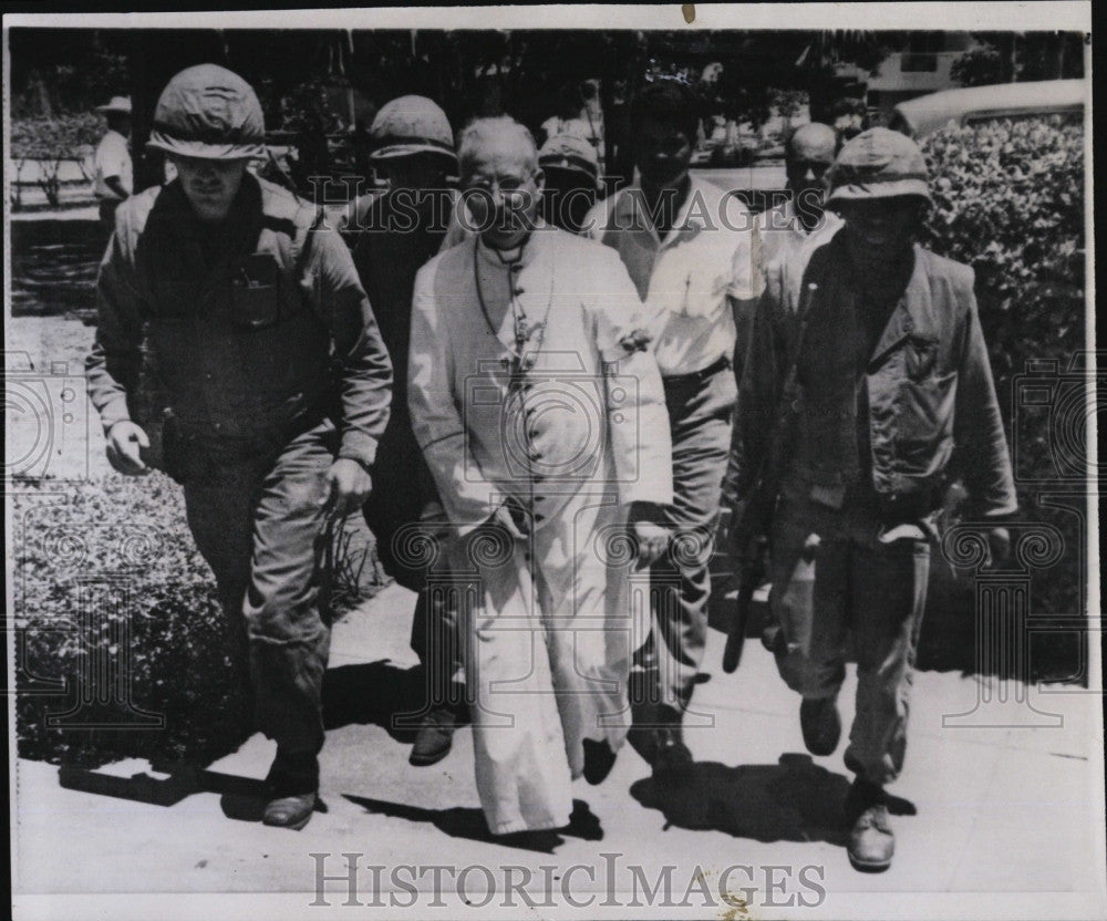 1965 Press Photo Papal Nuncio E. Emmanuelle Clarizo with Soldiers - Historic Images