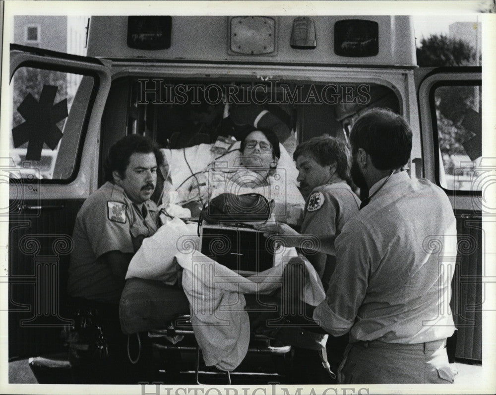 1983 Press Photo John Faragi in an ambulance to Beth Israel Hospital - Historic Images