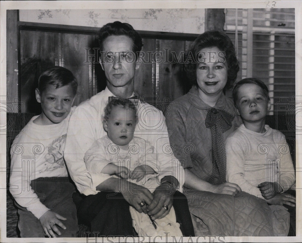 1961 Press Photo Ida Fantini gave C-section birth to 9th child, husband Ralph - Historic Images