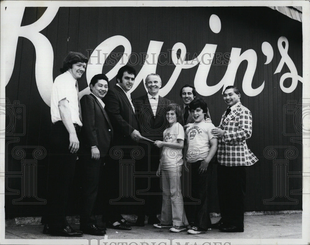 1975 Press Photo Kevin Fantasia, fund raising w/  Don Mahoney, Dave Chin - Historic Images