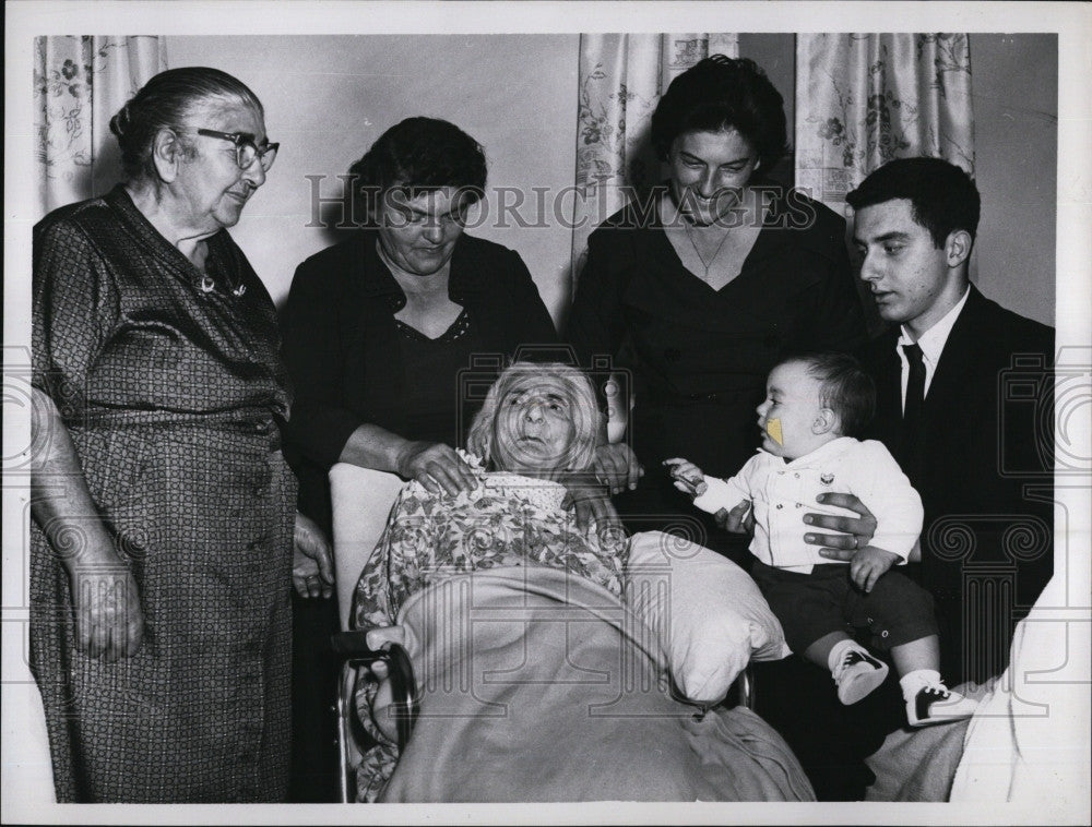 1963 Press Photo Six Generations: Mrs. Athena Faniades, Mrs. Gledo Phyllides - Historic Images