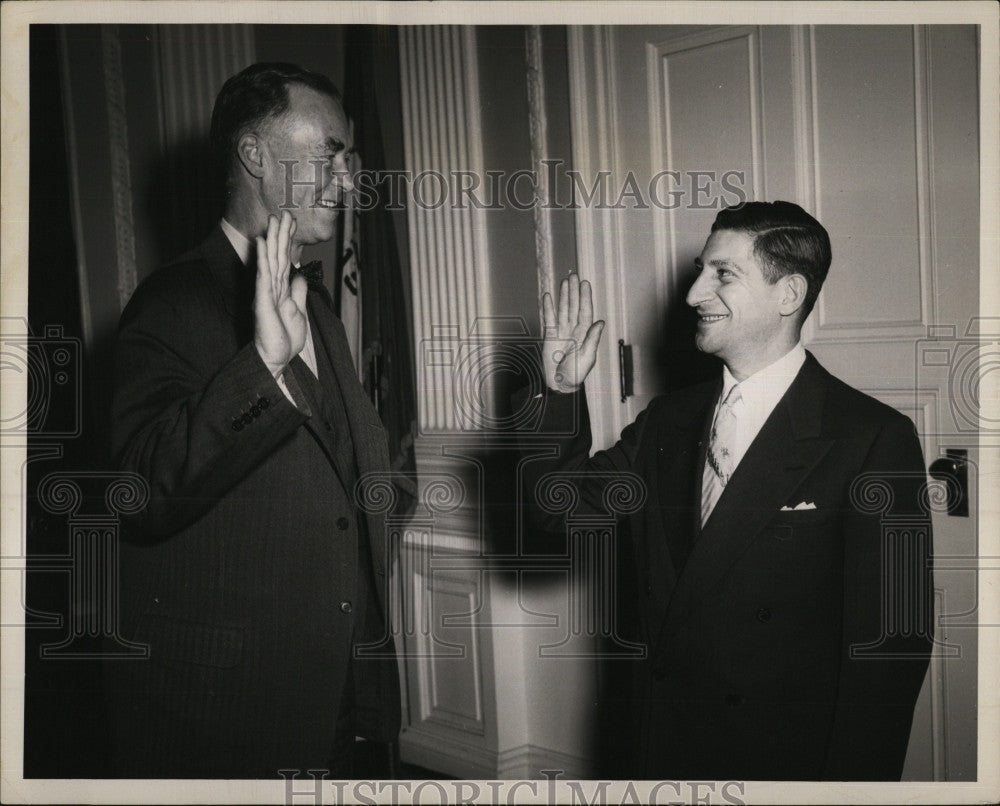 1954 Press Photo Louis D&#39;Allesandro sworn by Governor  Herter - Historic Images