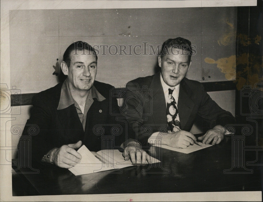 1948 Press Photo Arthur Kilty, of AFL Warehouse Employees Union and Frank Day. - Historic Images