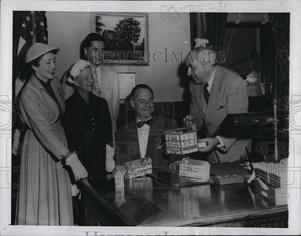 1951 Press Photo Armina Marshall, Theresa Helburn, Philip Langner - Historic Images