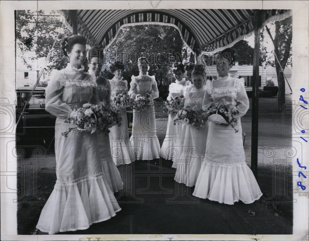 Press Photo Mrs. Glen Franklin Langley Wedding Party - Historic Images