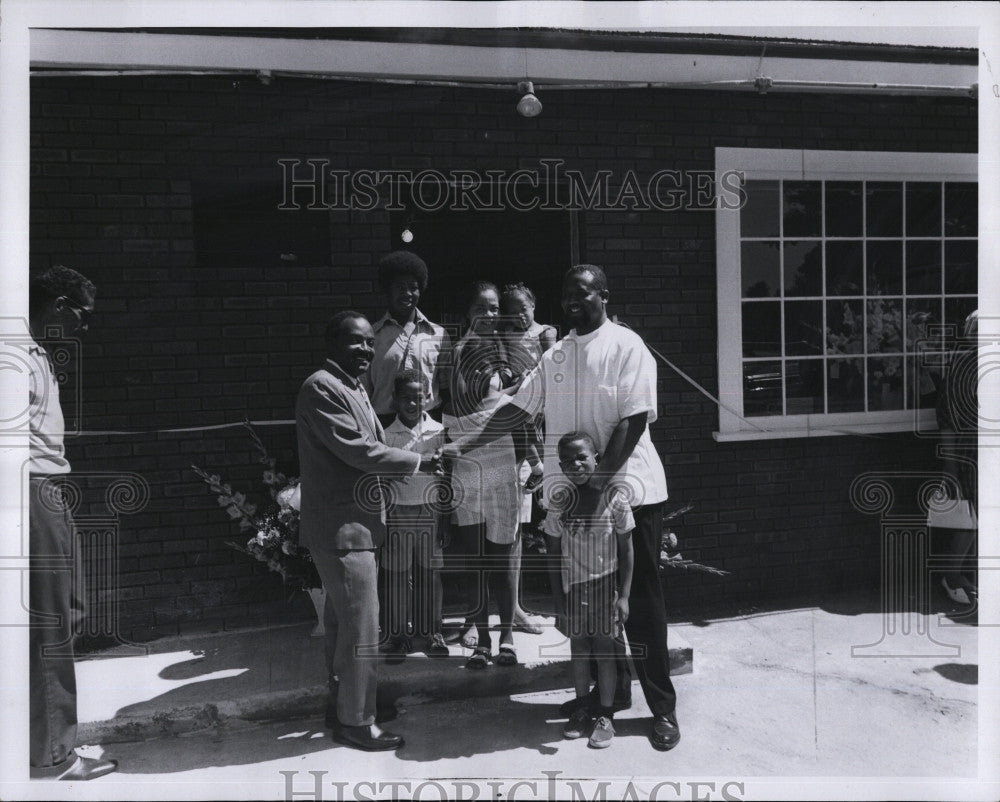 1971 Press Photo City Councilman Thomas Coates, children, Emory, Dona Tilda - Historic Images