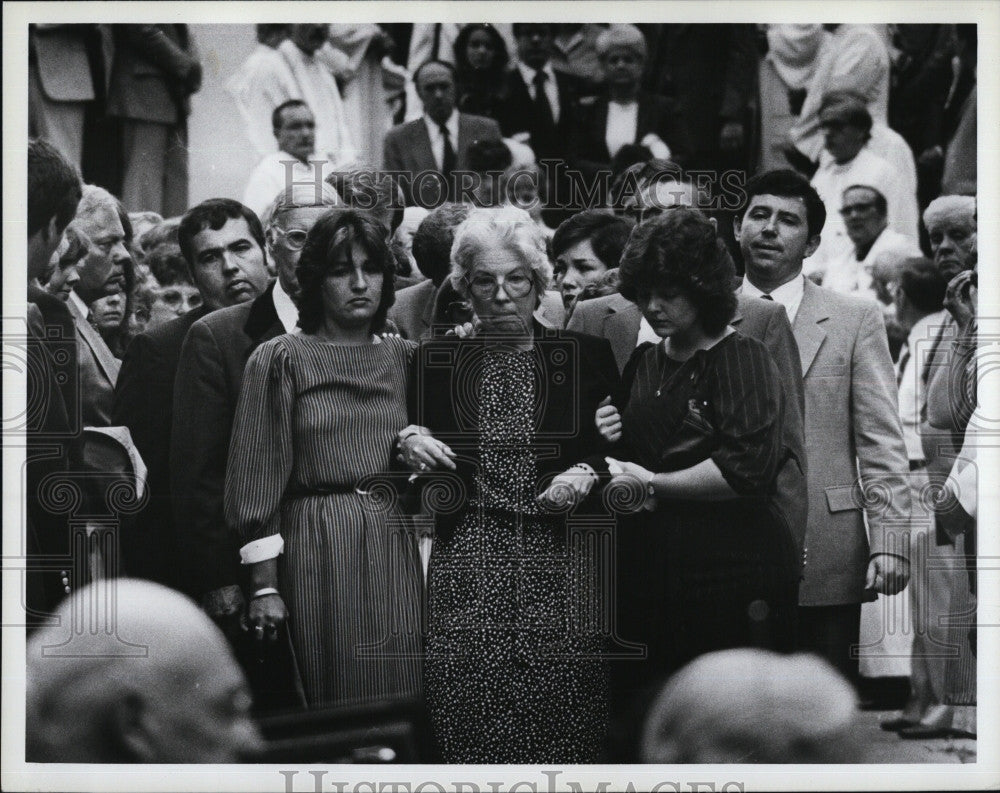 Press Photo Mrs. John Cody Attends Husband&#39;s Funeral - Historic Images