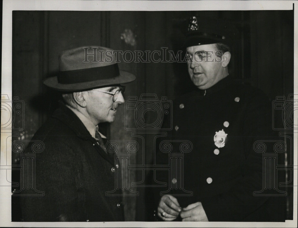 1948 Press Photo Thomas Coan With Patrolman, Gerald Ryan After Robbery - Historic Images