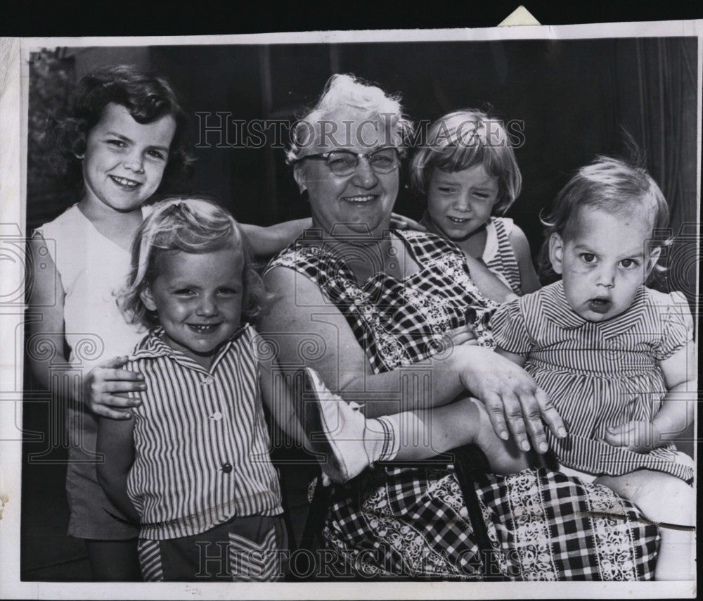 1961 Press Photo Kate Schaefer, Barbara, Janice, Marie, Pamela - Historic Images