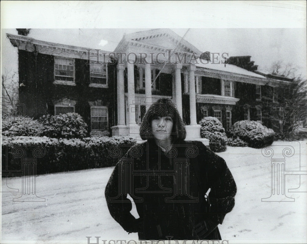 1988 Press Photo Lisa Schkolnick, Harvard Fly Club - Historic Images