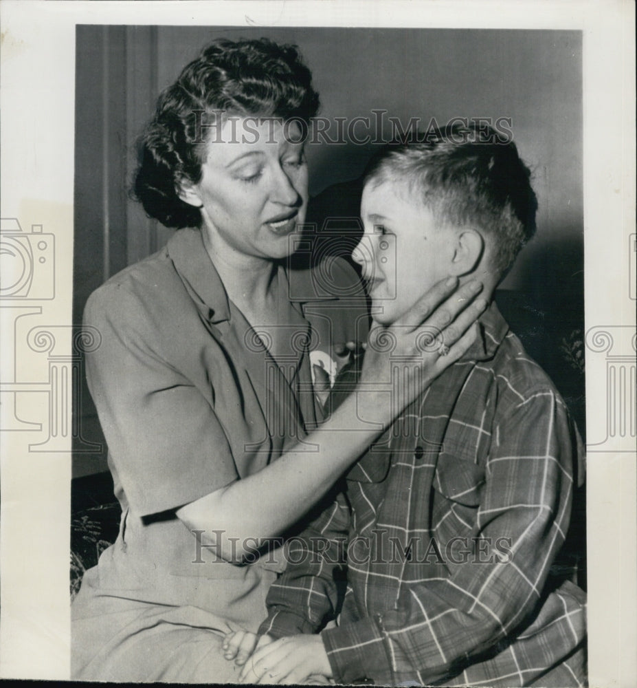 1952 Mrs. Albert Clark Reed consoles son Timothy on missing father-Historic Images