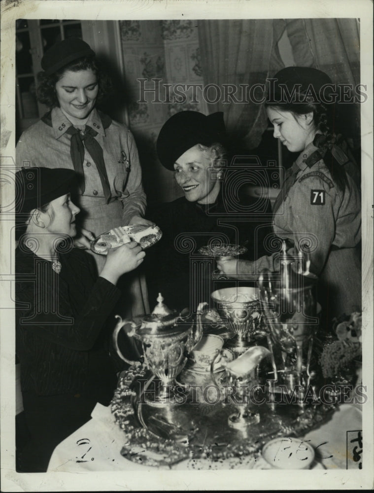 1940 Girl Scouts in Washington D.C. Mrs. Robert Brennant, Mary-Historic Images