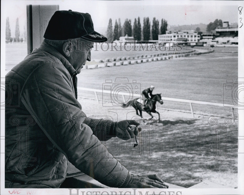 1968 Press Photo Joe Wittman Timing a horse from his tower at the Ranton Track - Historic Images