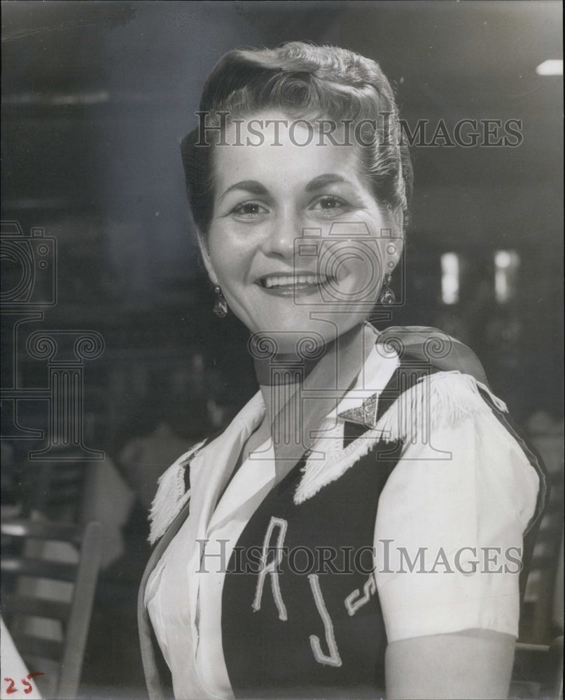 1960 Ms. Mollie Rohr places in "Most Photogenic Waitress" contest-Historic Images