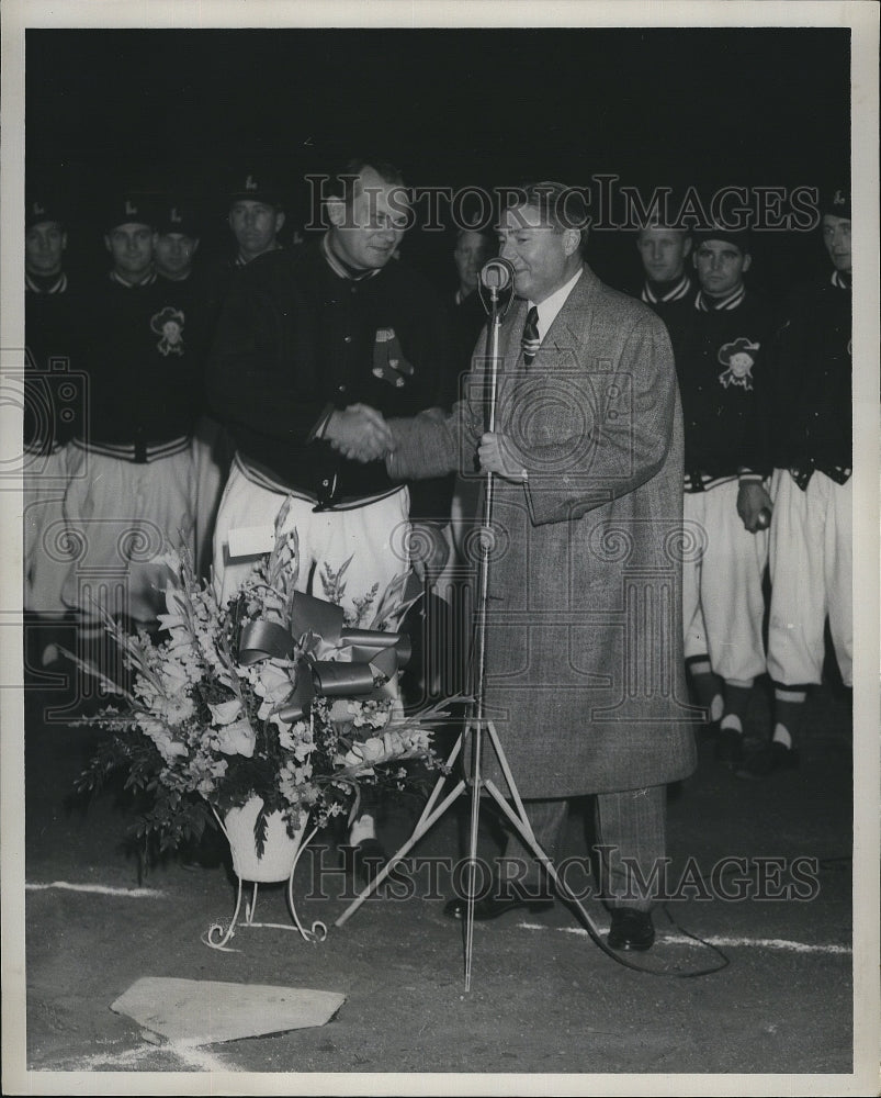 1951 Press Photo Louisville manager Pinky Higgins shakes with Ray Kirchdorfer- Historic Images