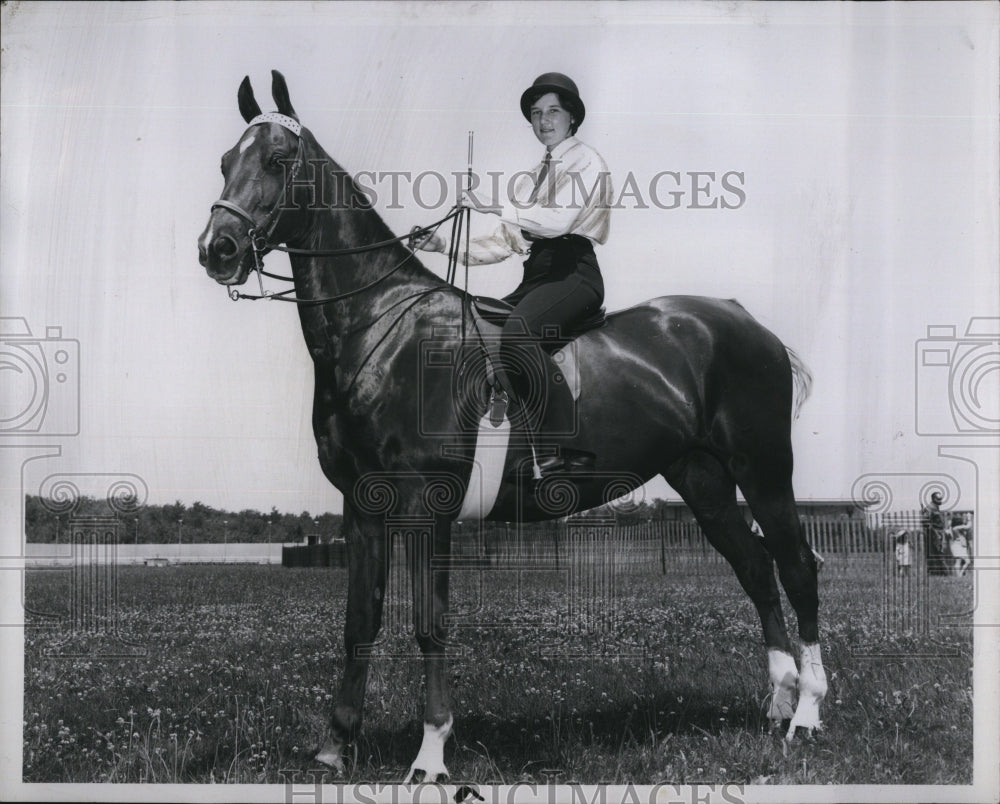 1963 Betty Ignatowicz Rides Courageous Burbon - Historic Images