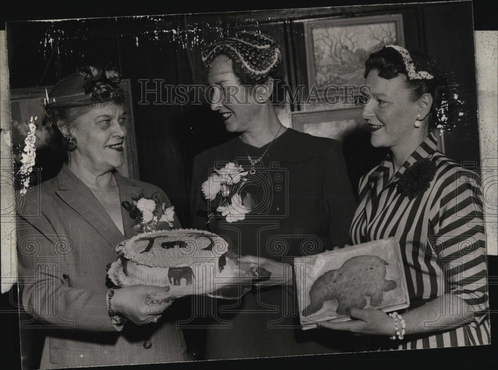 1954 Press Photo Mrs. Raymond Wheeler, Mrs. George Thompson, Sumner Whittier - Historic Images