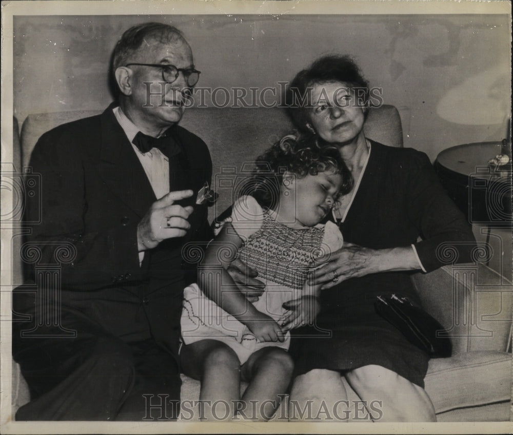 1945 Press Photo Senator Burton Wheeler &amp; Family Speaking With Newsman - Historic Images