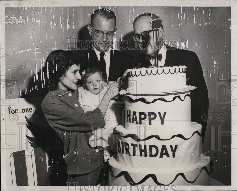 1958 Press Photo Miss United Fund celebrates 1st birthday. - Historic Images