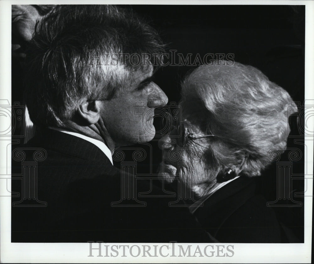 1994 Press Photo Tip O&#39;Neill Memorial At St. John Evangilist Church - Historic Images