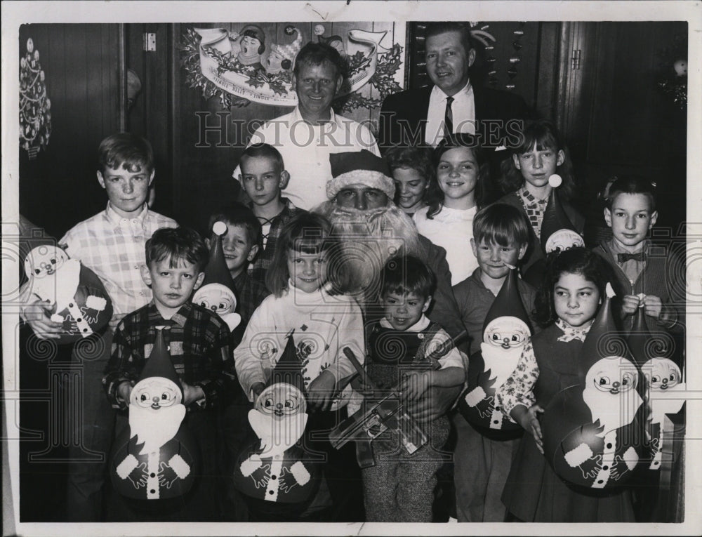 1966 Press Photo Boston&#39;s Police Headquaters held a Pre-Yule Party. - RSM00291 - Historic Images