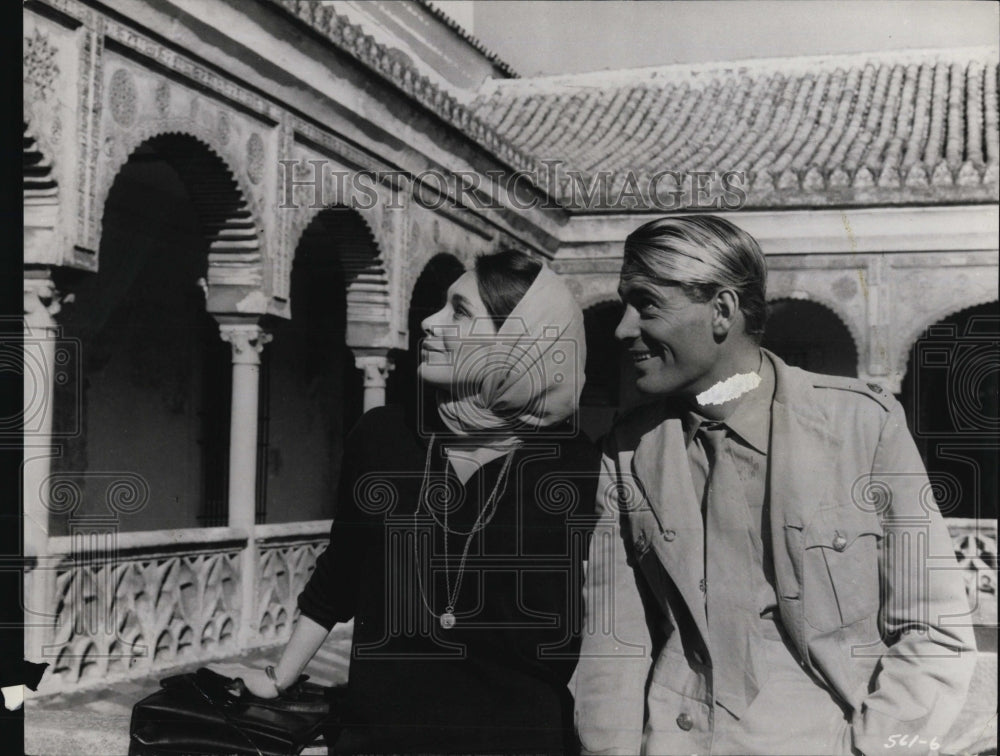 1963 Press Photo Actor Peter O'Tool and woman on movie set - RSM00323 - Historic Images
