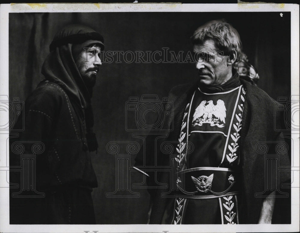 Press Photo Peter Strauss and Peter O&#39;Toole Movie Star Masada-Part 1 - RSM00395 - Historic Images