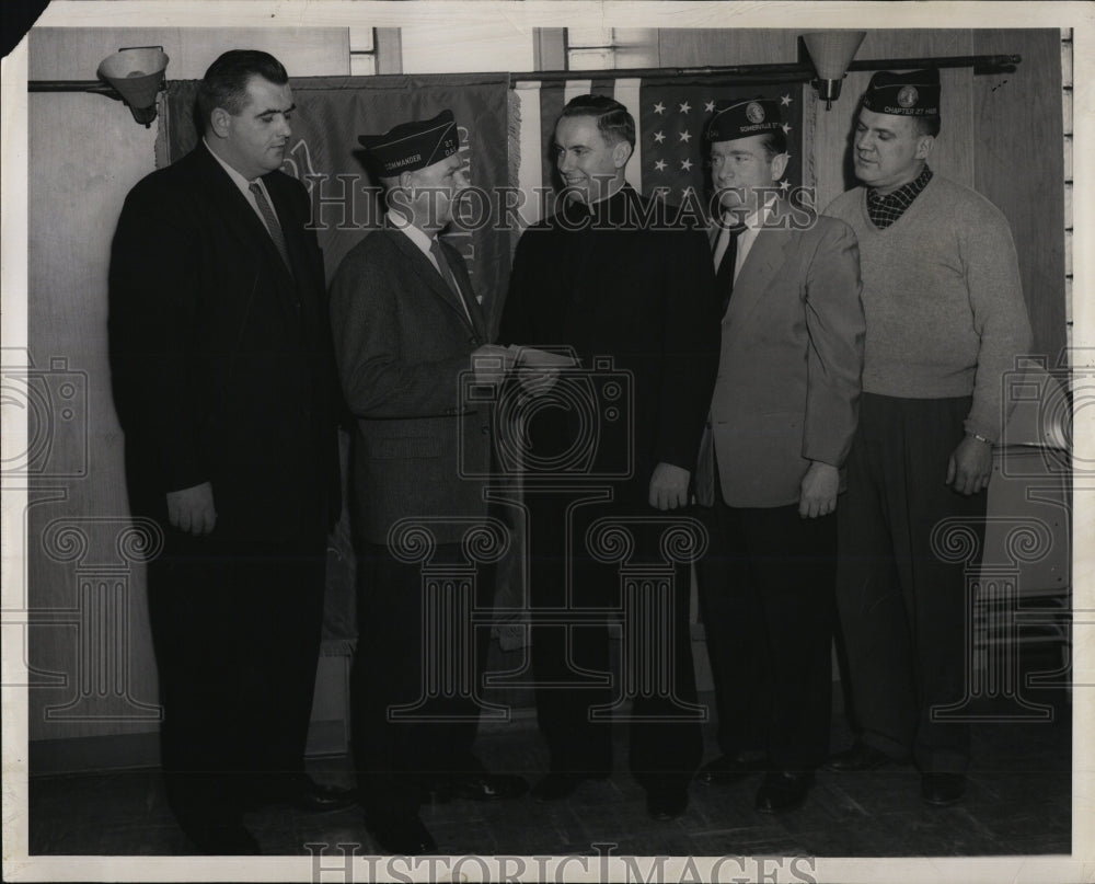 1961 Press Photo Rev.Francis J.O&#39;Sullivan received gift from American Veterans. - Historic Images