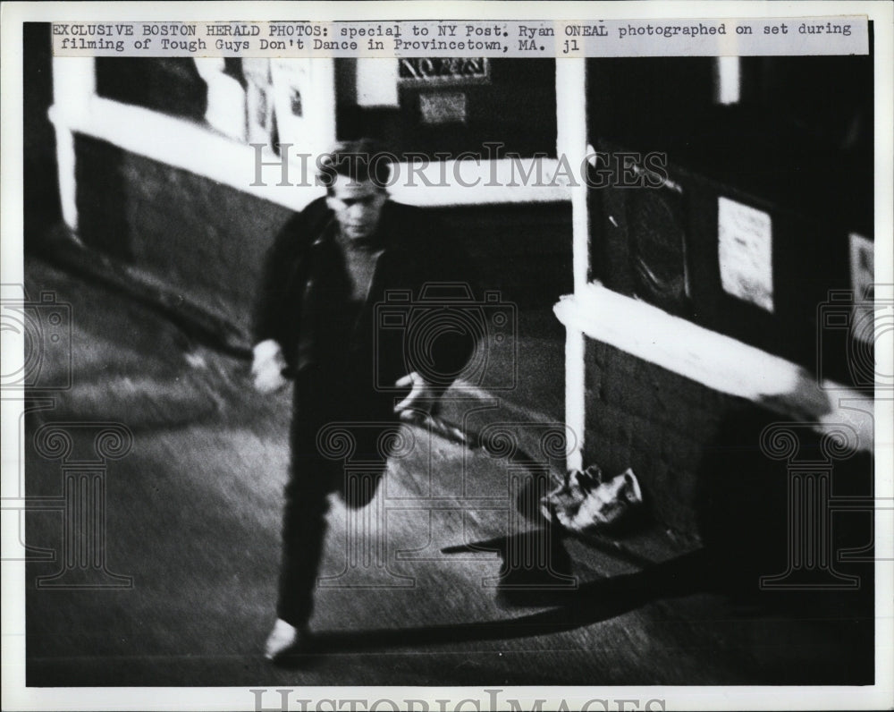 1987 Press Photo Ryan O'Neal on set of "Tough Guys Don't Dance" - RSM00465 - Historic Images